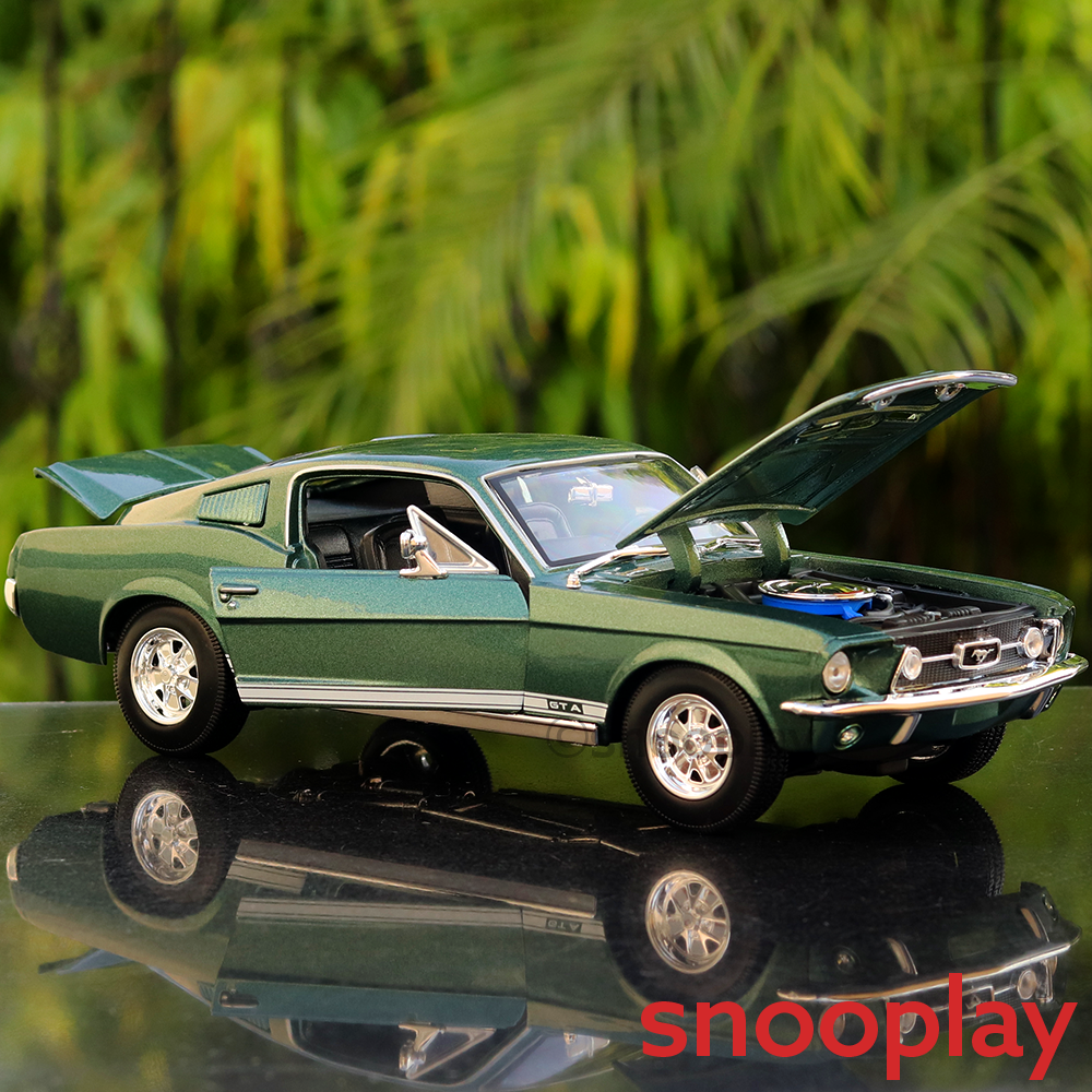 Maisto 1967 Ford Mustang GTA Fastback Diecast Car Model (1:18 Scale)