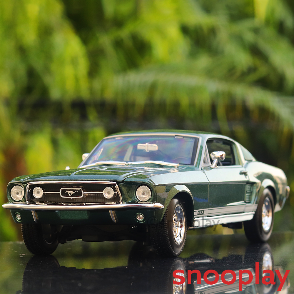 Maisto 1967 Ford Mustang GTA Fastback Diecast Car Model (1:18 Scale)
