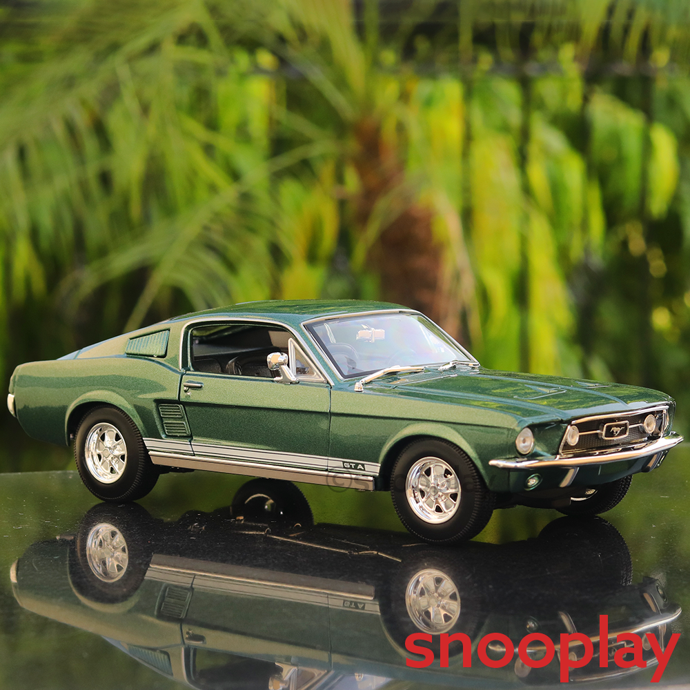 Maisto 1967 Ford Mustang GTA Fastback Diecast Car Model (1:18 Scale)