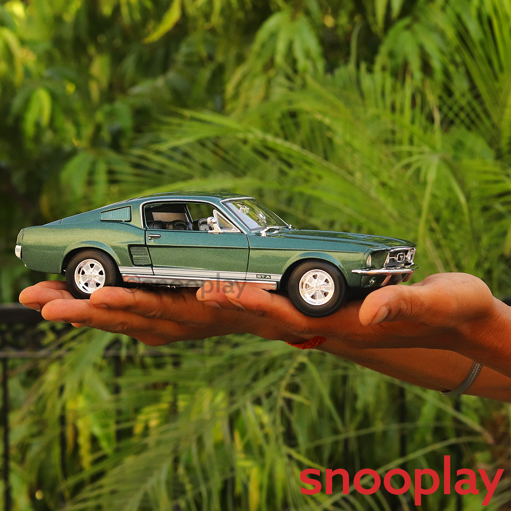 Maisto 1967 Ford Mustang GTA Fastback Diecast Car Model (1:18 Scale)