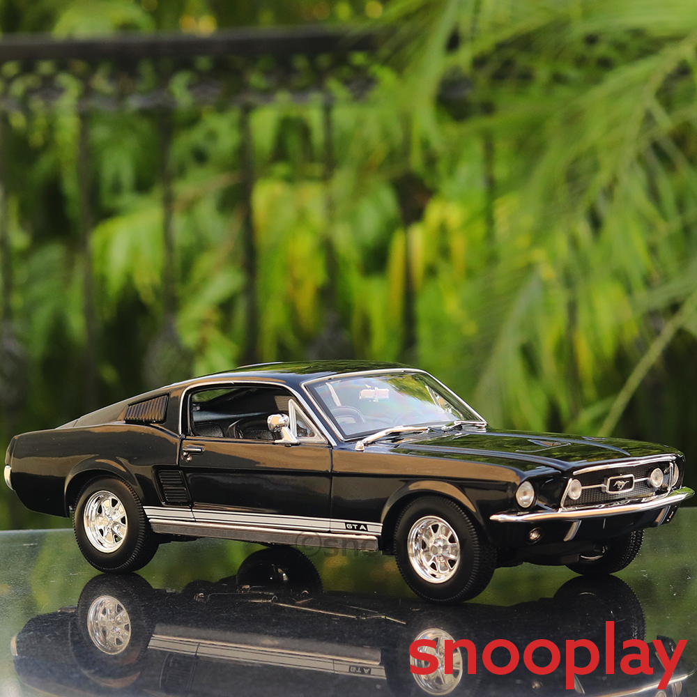 Maisto 1967 Ford Mustang GTA Fastback Diecast Car Model (1:18 Scale)
