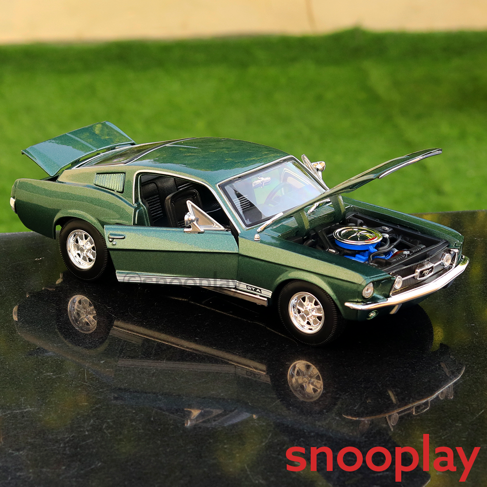 Maisto 1967 Ford Mustang GTA Fastback Diecast Car Model (1:18 Scale)