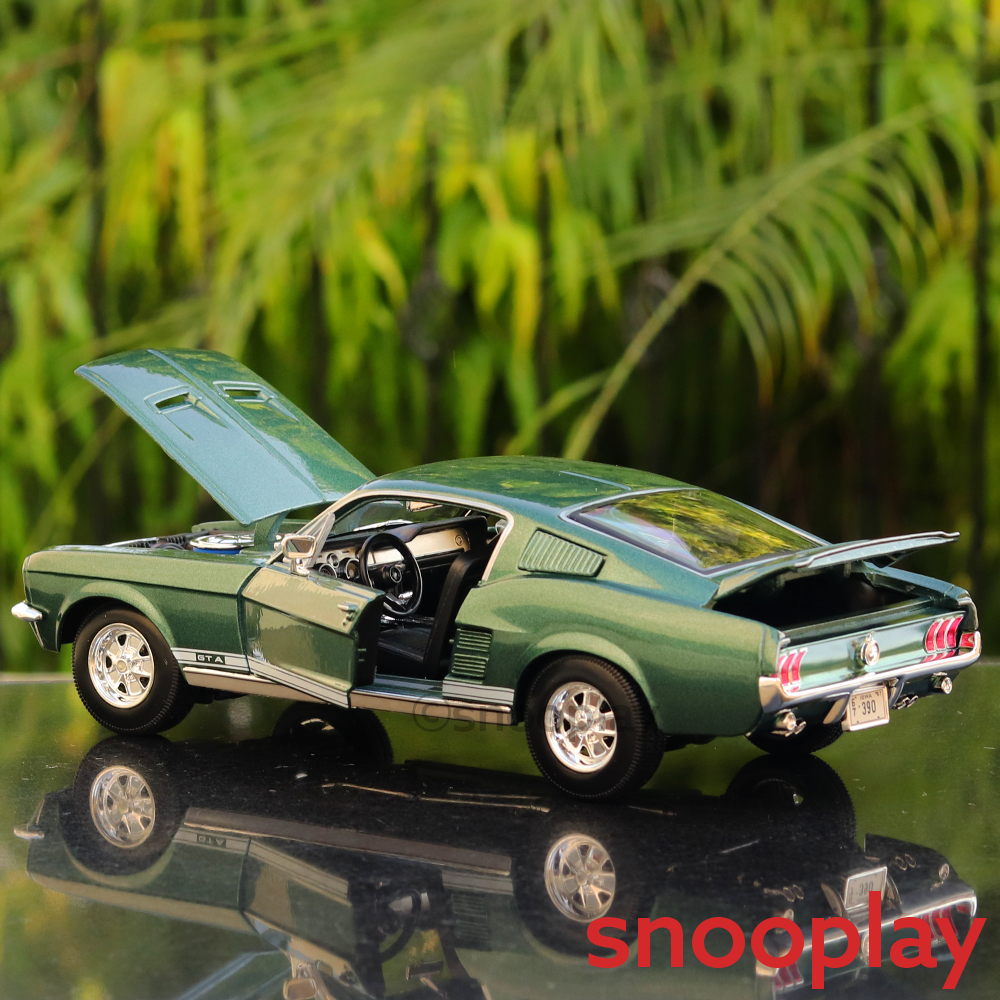 Maisto 1967 Ford Mustang GTA Fastback Diecast Car Model (1:18 Scale)