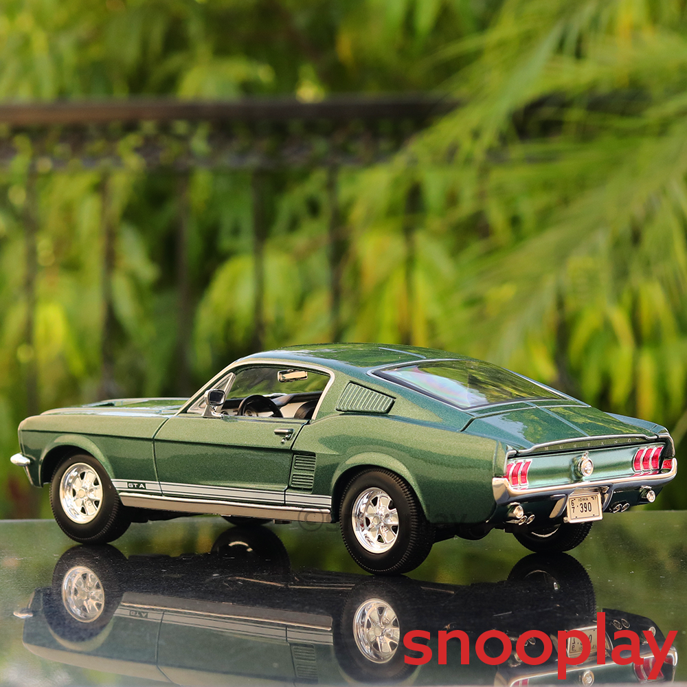 Maisto 1967 Ford Mustang GTA Fastback Diecast Car Model (1:18 Scale)