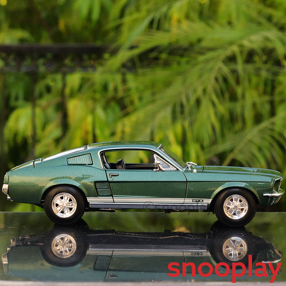 Maisto 1967 Ford Mustang GTA Fastback Diecast Car Model (1:18 Scale)