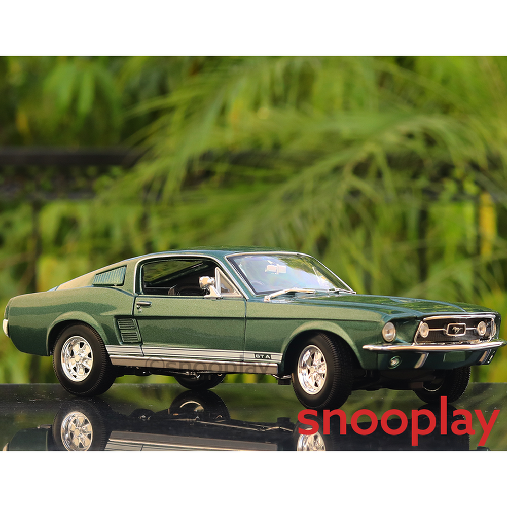 Maisto 1967 Ford Mustang GTA Fastback Diecast Car Model (1:18 Scale)