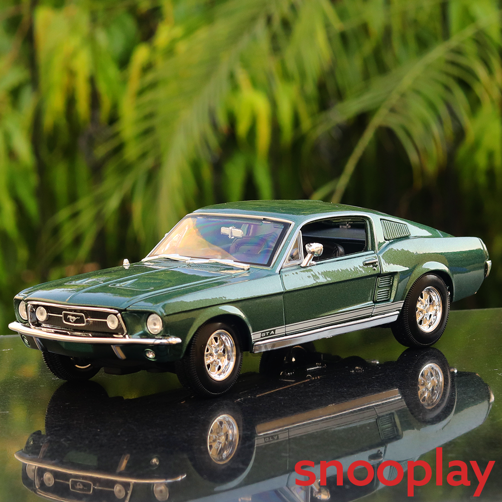 Maisto 1967 Ford Mustang GTA Fastback Diecast Car Model (1:18 Scale)