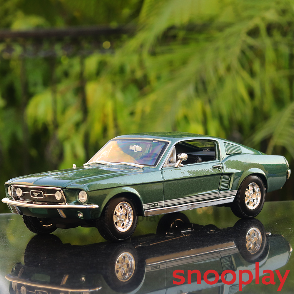 Maisto 1967 Ford Mustang GTA Fastback Diecast Car Model (1:18 Scale)