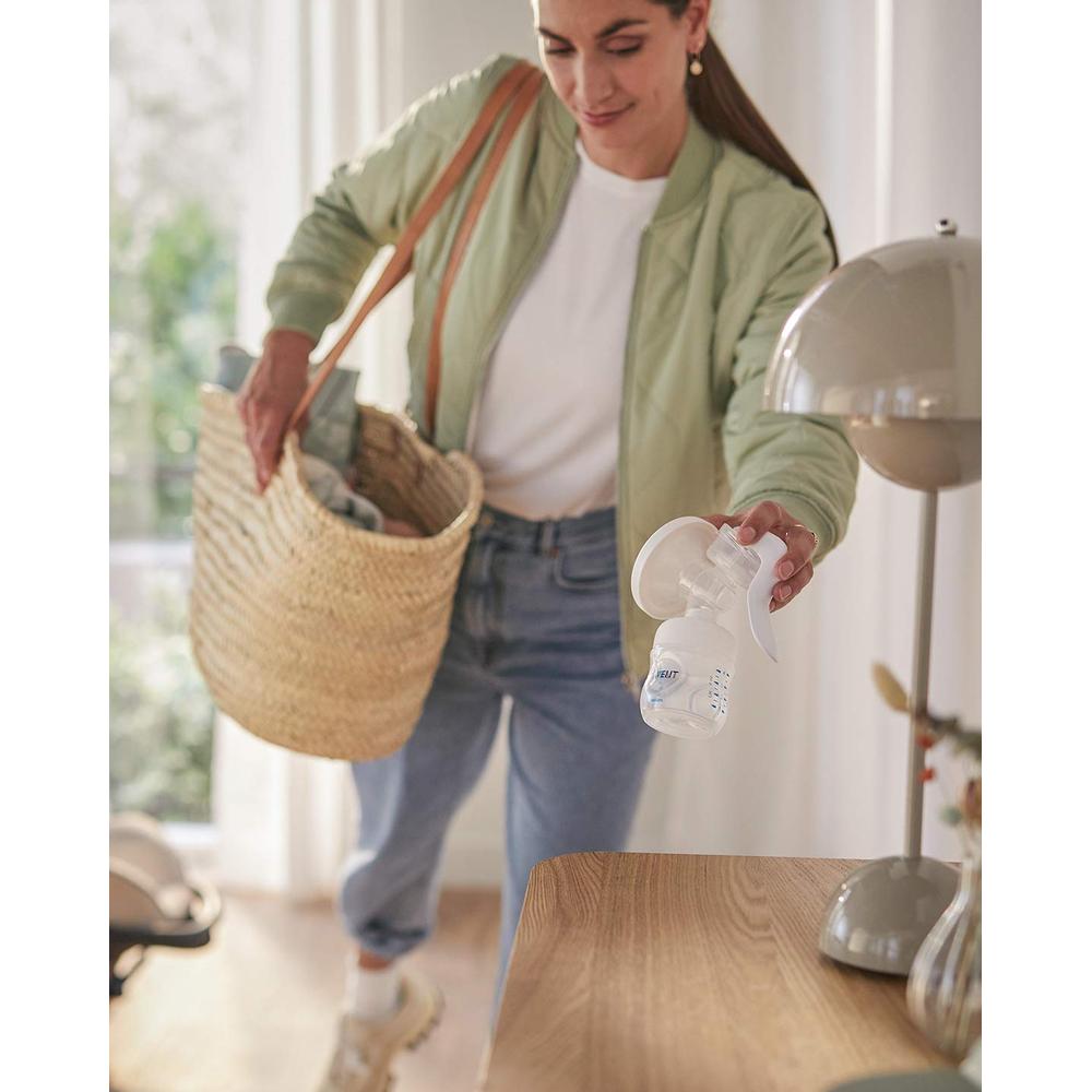 Philips Avent Manual Breast Pump - Soft Cushion Adapts to All Sizes | Combines Suction & Nipple stimulation | SCF430/10