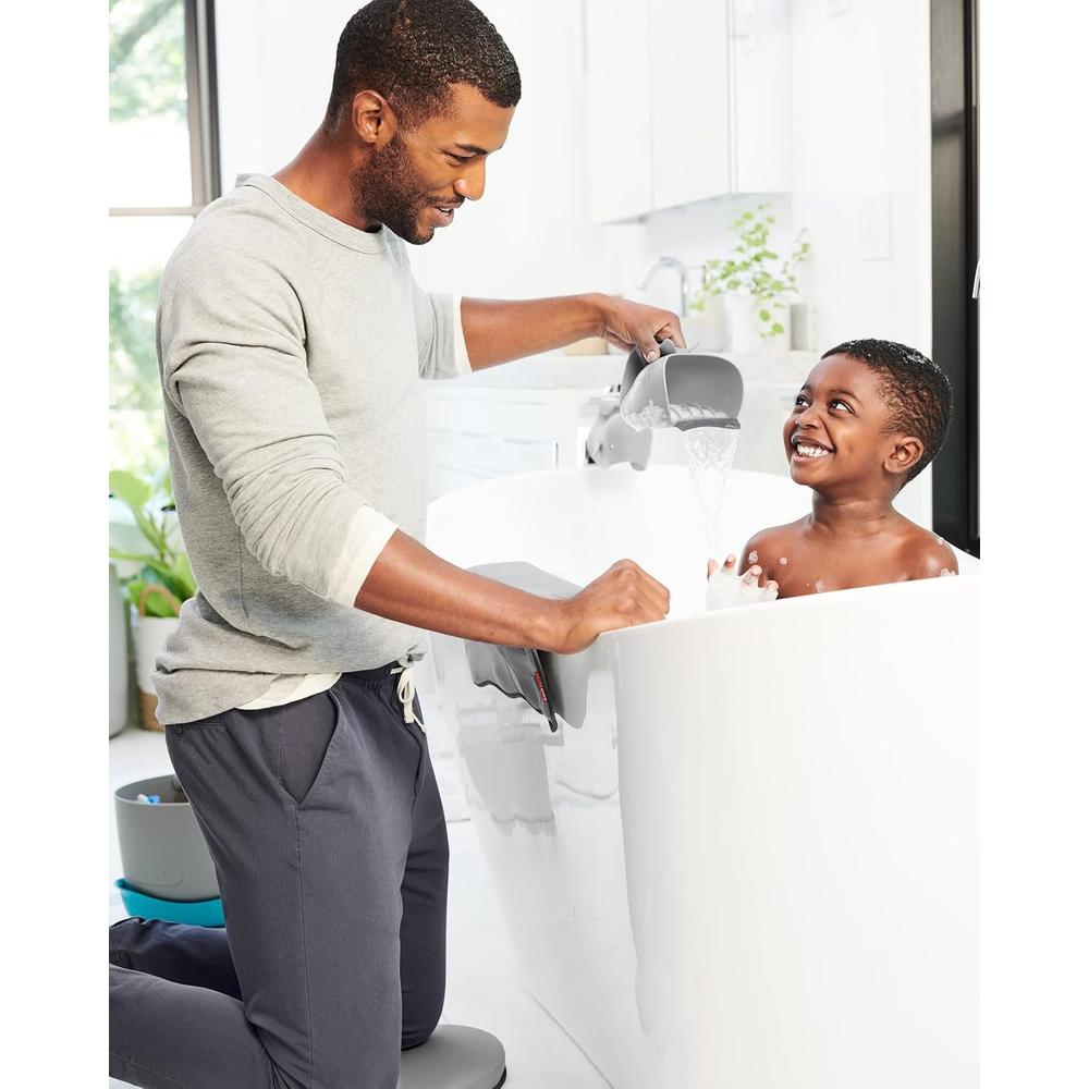 Skip Hop Moby Waterfall Bath Rinser - Grey | Soft Comfort Edge Bath Rinse Cup