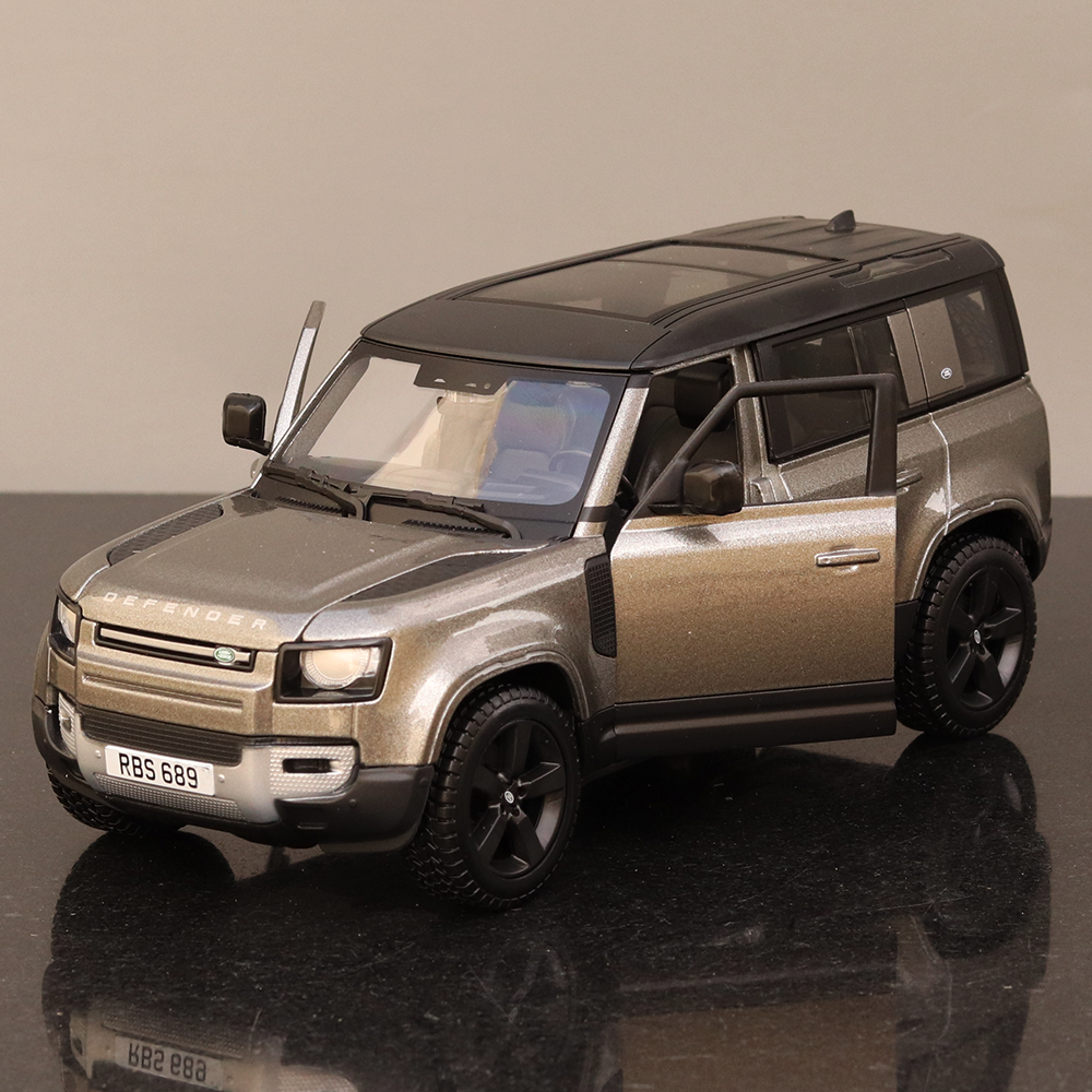 Bburago Original 2022 Land Rover Defender 110 Licensed Car | 1:24 Scale (14 Years till Grown Ups)