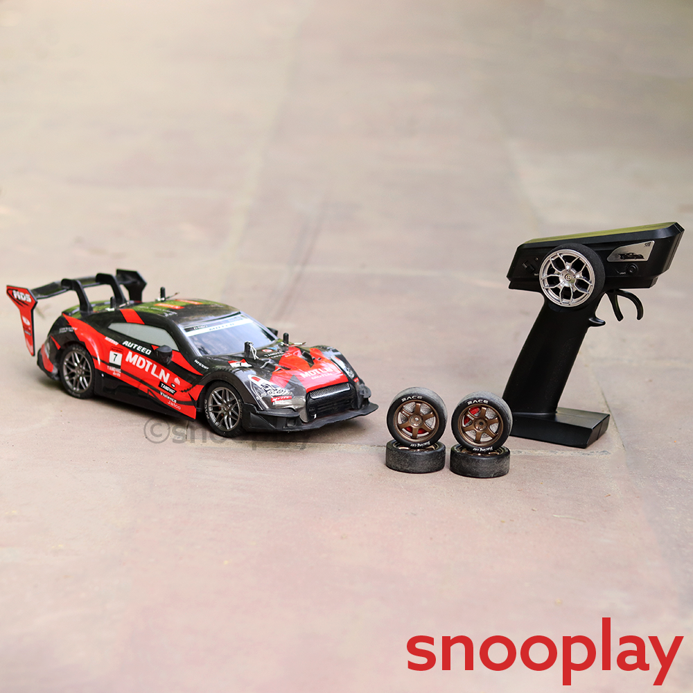 Remote Control 4x4 Drift Racing Car with 4 Spare Wheels - 2.4GHz Frequency, Light & Sound | 1:16 Scale (5-12 Years) | Assorted Colors