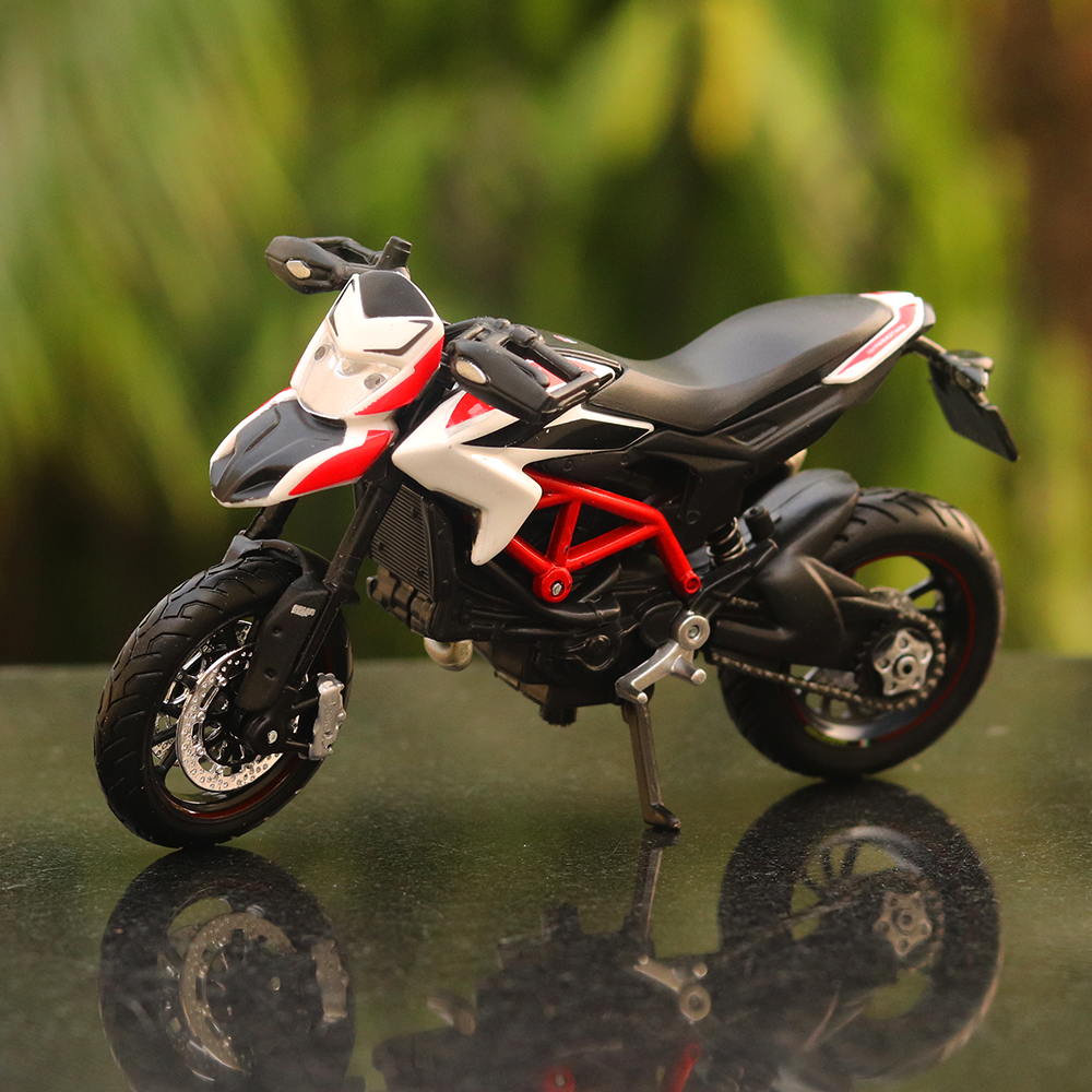 Maisto Ducati Hypermotard SP Diecast Bike Scale Model (1:18 Scale)