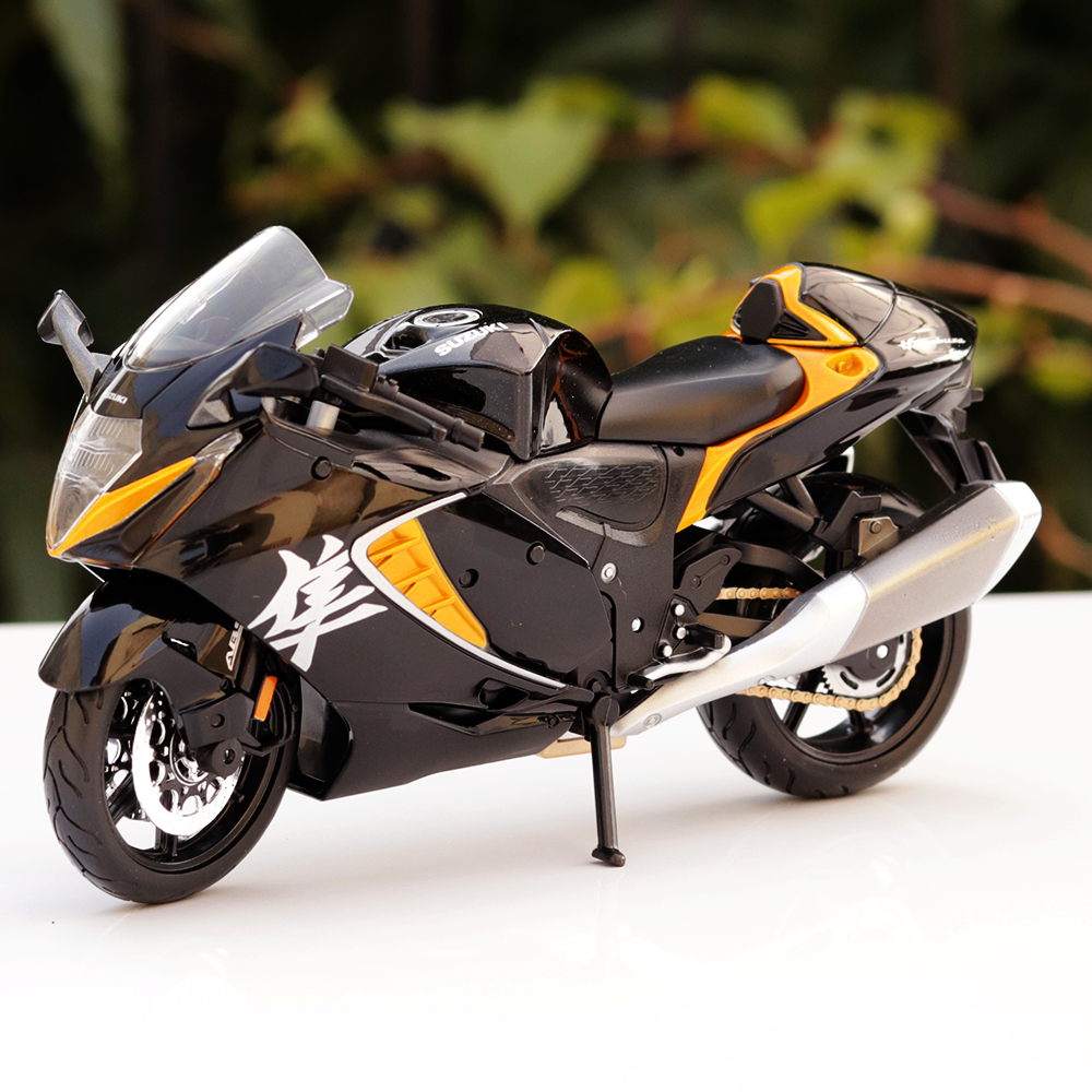 Maisto Licensed Diecast Suzuki Hayabusa 2022 Toy Bike (1:12 Scale)