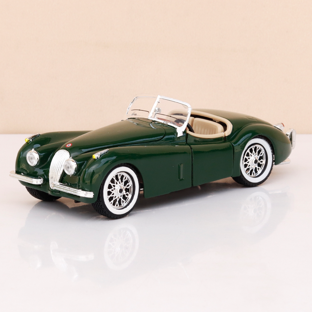 Bburago Original Jaguar XK 120 Roadster (1951) Licensed Diecast Car | 1:24 Scale Model (14 Years Till Grown Ups)