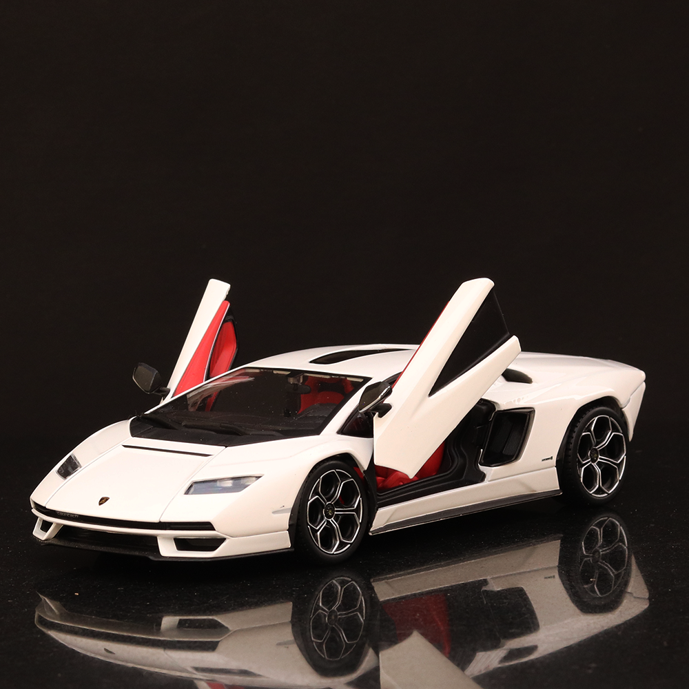 Bburago Licensed Lamborghini Countach LPI 800-4 Diecast Car | 1:24 Scale Model