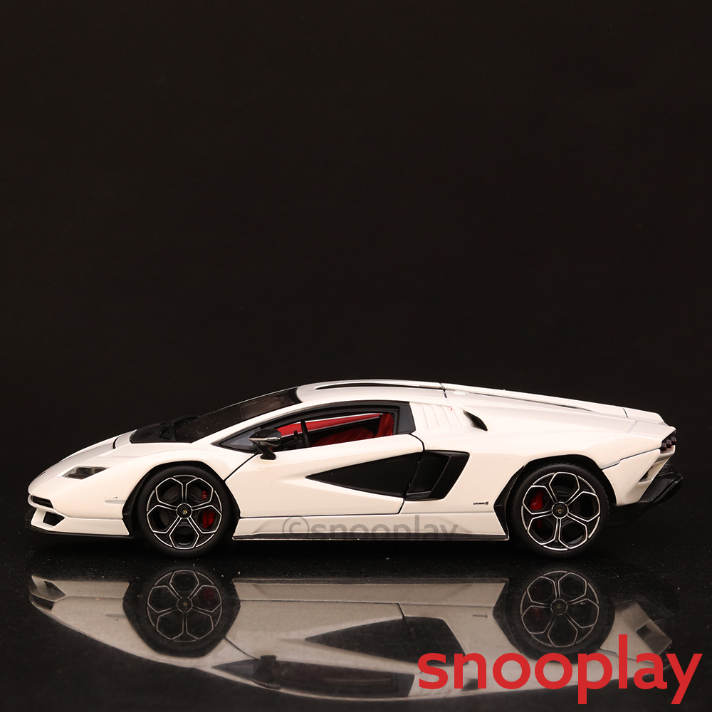 Bburago Licensed Lamborghini Countach LPI 800-4 Diecast Car | 1:24 Scale Model
