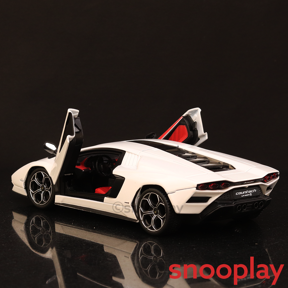 Bburago Licensed Lamborghini Countach LPI 800-4 Diecast Car | 1:24 Scale Model