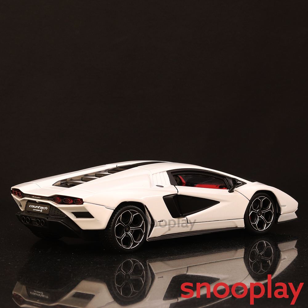 Bburago Licensed Lamborghini Countach LPI 800-4 Diecast Car | 1:24 Scale Model