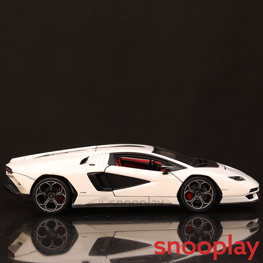 Bburago Licensed Lamborghini Countach LPI 800-4 Diecast Car | 1:24 Scale Model