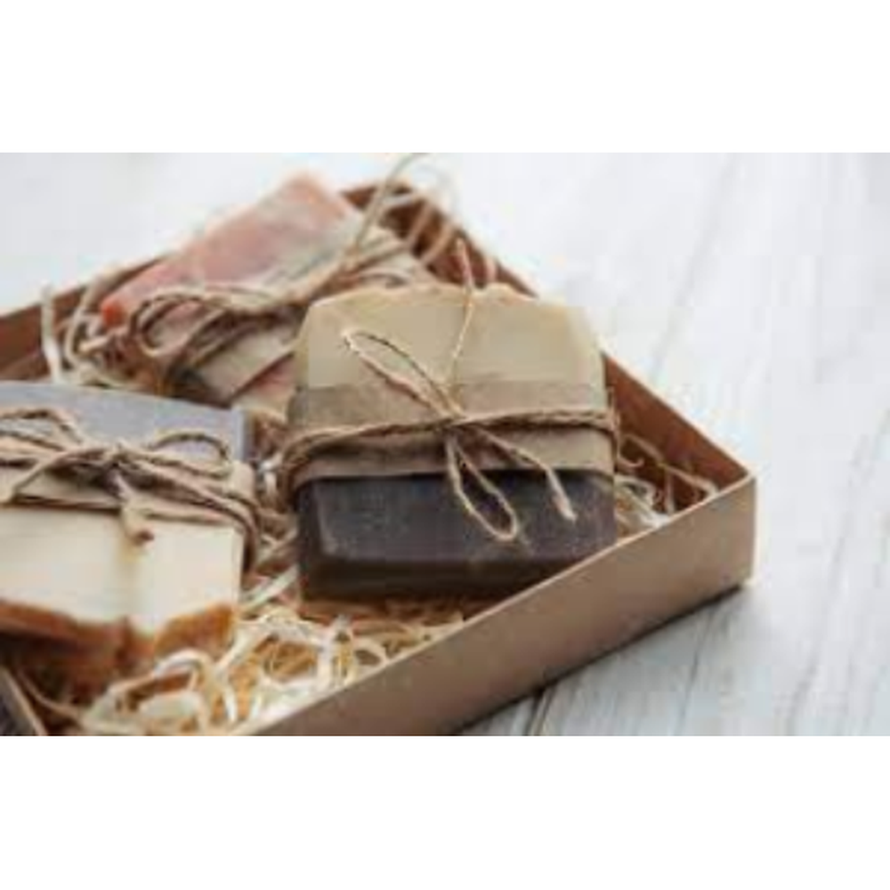 Active Hands Make Your Own Natural Soaps Kit with Moulds & Scents (7 Years till Grown Ups)