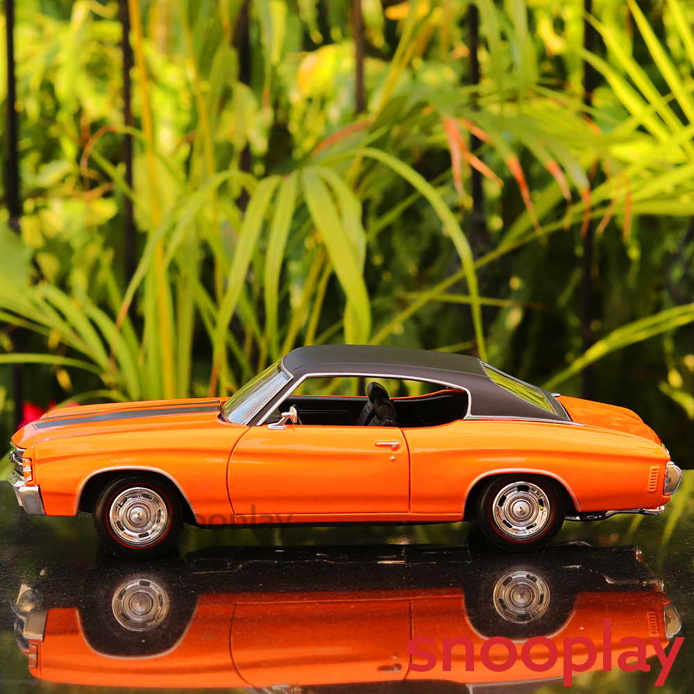 Maisto Original Licensed 1971 Chevrolet Chevelle SS 454 Sport Toy Car with Openable Parts and Adjustable Front Wheels (Scale 1:18)