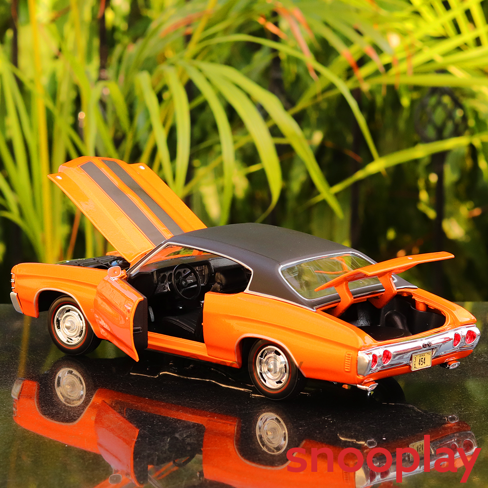 Maisto Original Licensed 1971 Chevrolet Chevelle SS 454 Sport Toy Car with Openable Parts and Adjustable Front Wheels (Scale 1:18)