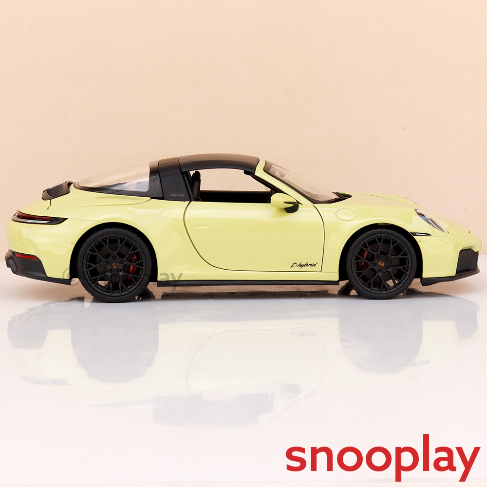 Maisto Original Porsche 911 Targa 4 GTS (992.2) Licensed Diecast Car | 1:18 Scale (14 Years till Grown Ups)