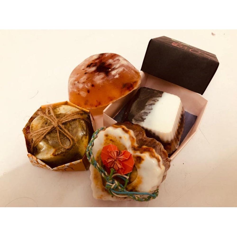 Active Hands Make Your Own Natural Soaps Kit with Moulds & Scents (7 Years till Grown Ups)
