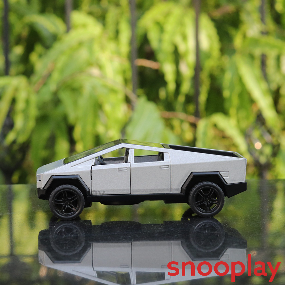 Resembling Tesla Pull Back Diecast Car with Openable Doors (3 Years till Grown Ups)