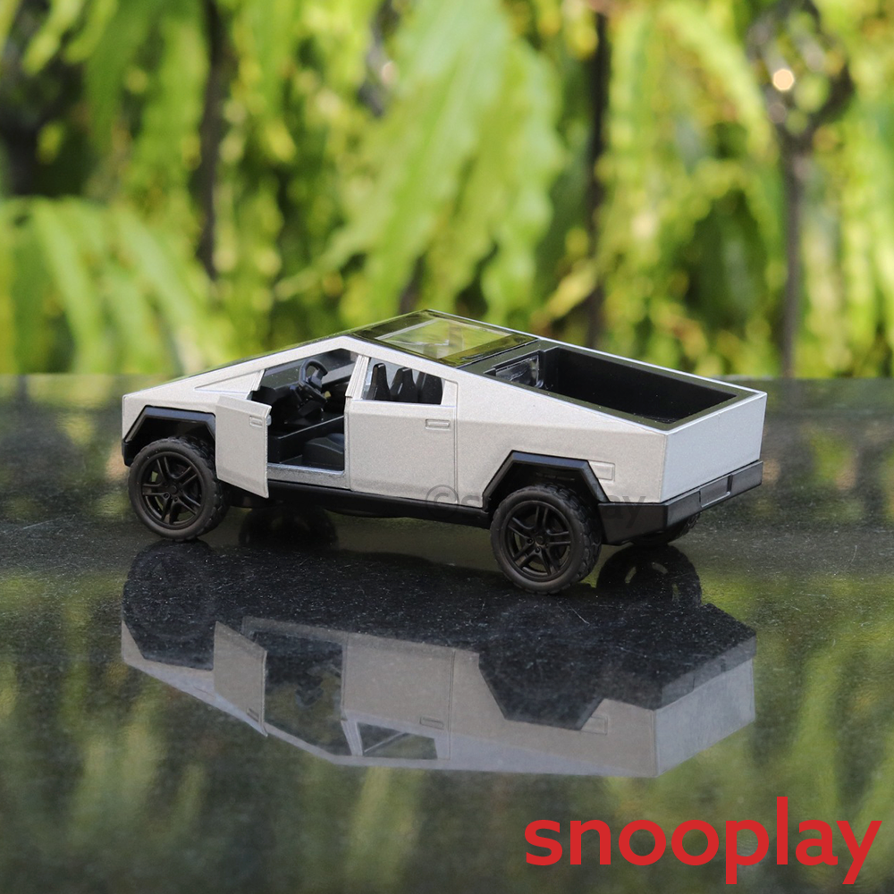 Resembling Tesla Pull Back Diecast Car with Openable Doors (3 Years till Grown Ups)