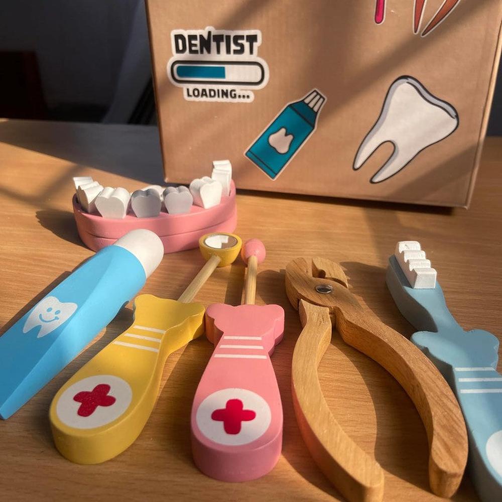 Playbox 16 Pieces Wooden Happy Teeth Set - Dentist Role-Play (3-7 Years)